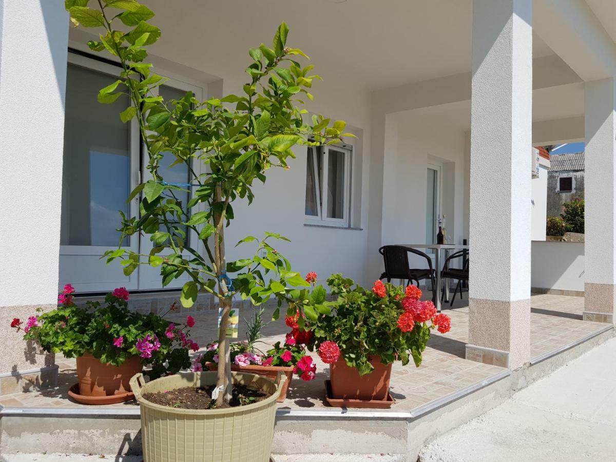 Ražanac Apartments Tri Mora מראה חיצוני תמונה